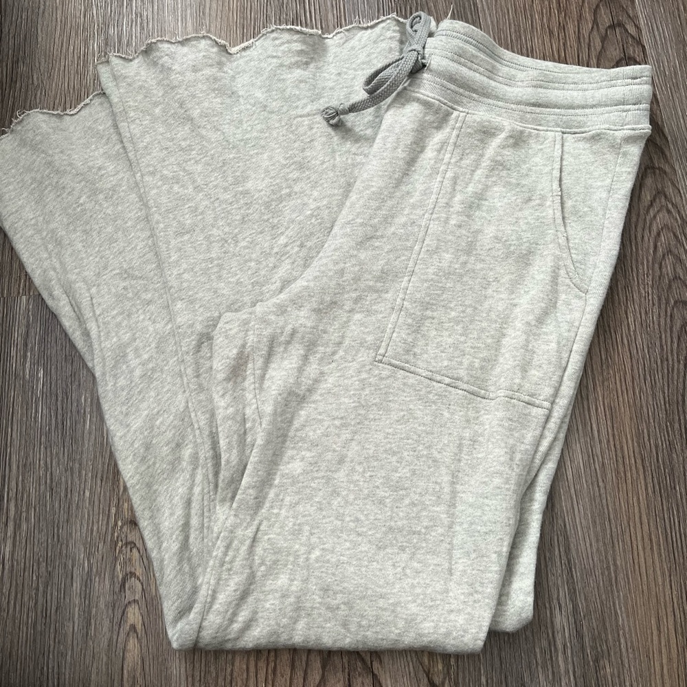 Aerie Women's Gray Flare Sweatpants Flared Size Large Drawstring With Pockets